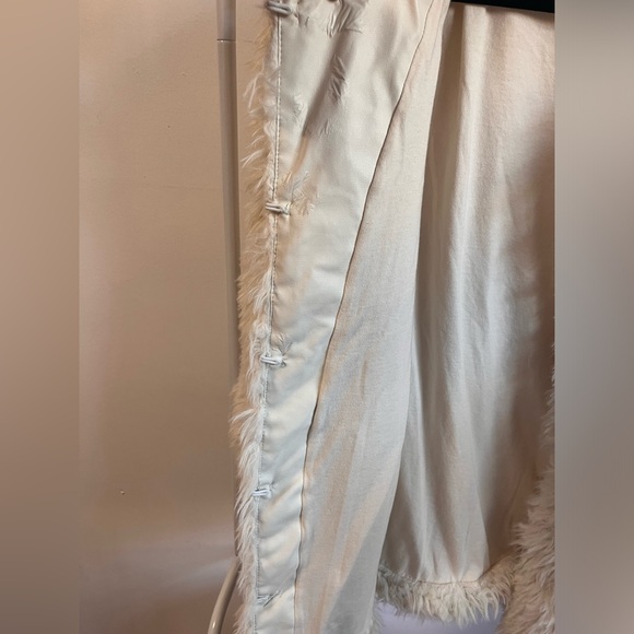 BCBG white faux fur coat - Picture 6 of 7